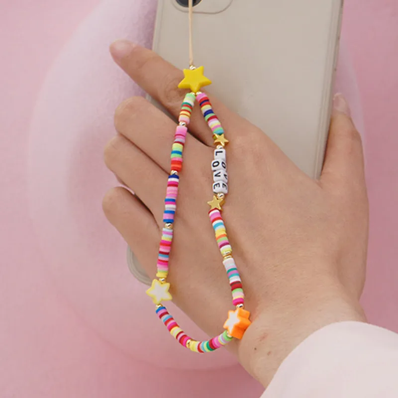 Плетеная цепочка для телефона с надписью LOVE и бусинами |