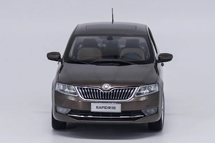 1:18 Высокая тщательная Skoda Rapid сплав модель автомобиля статические металлические модельные автомобили с оригинальной коробкой