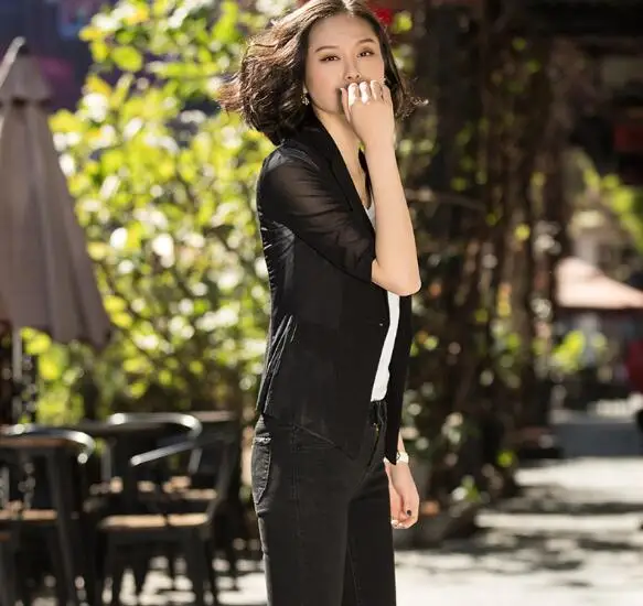 

2019 summer Women's cotton jacket Linen suits White black Casual Half sleeve Blazers Designed Workwear Large size Jackets