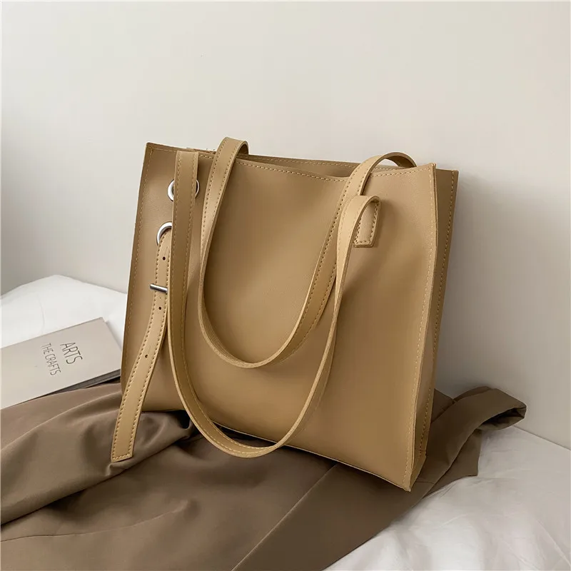 

Fashion Retro Ladies Solid Color Large Capacity Leisure Shopping Travel Beach Shoulder Bag Metal Decoration Tote Handbag
