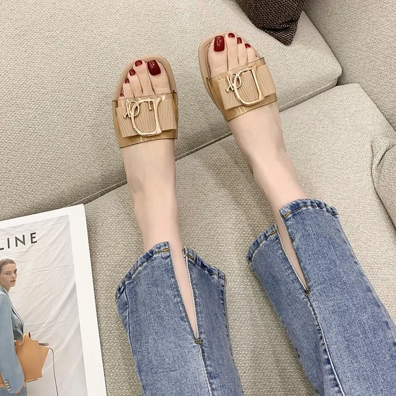 

2021 new metal buckle slippers women's summer wear fashion Korean flat-bottom casual beach sandals and slippers