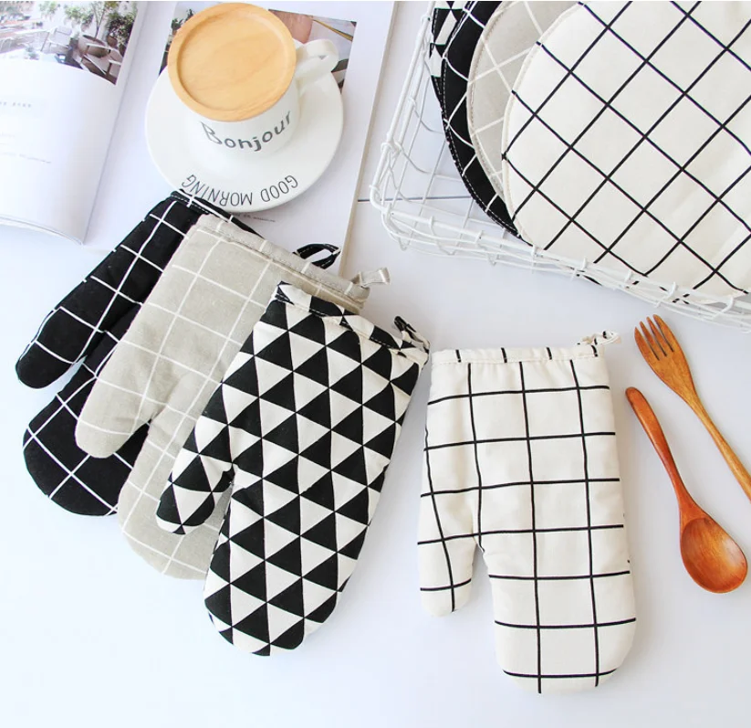 

One Piece Cute Non-slip Cotton Linen Heat Insulation Gloves Heat Pad Kitchen Baking Microwave Oven Gloves Baking Accessories