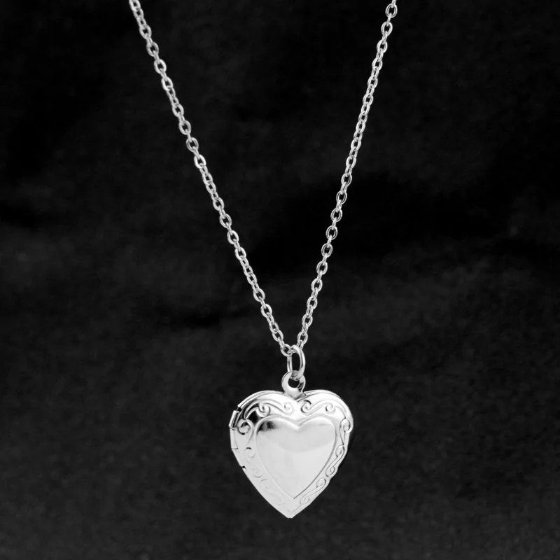 

Stainless Steel Silver Love Heart Necklace Ladies Necklace 2021 Fashionable Holiday Party Gift Jewelry Necklaces for Women