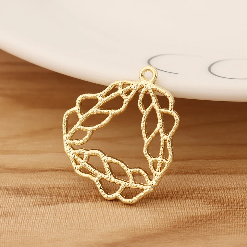 

10 Pieces Gold Tone Hollow Filigree Triangle Charms Pendants for DIY Earring Jewellery Making Accessories 26x22mm