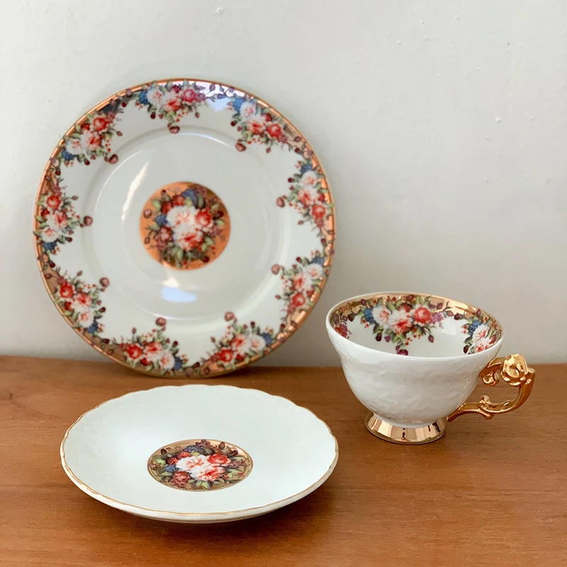 

Креативная Европейская кофейная чашка и блюдце в комплекте, Рождественская винтажная кофейная кружка в скандинавском стиле с цветами для д...