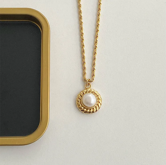 

Vintage Handmade Pearls Necklaces for Women 18k Gold Plated Choker Necklaces and Pendants Stainless Steel Chains Women Jewelry