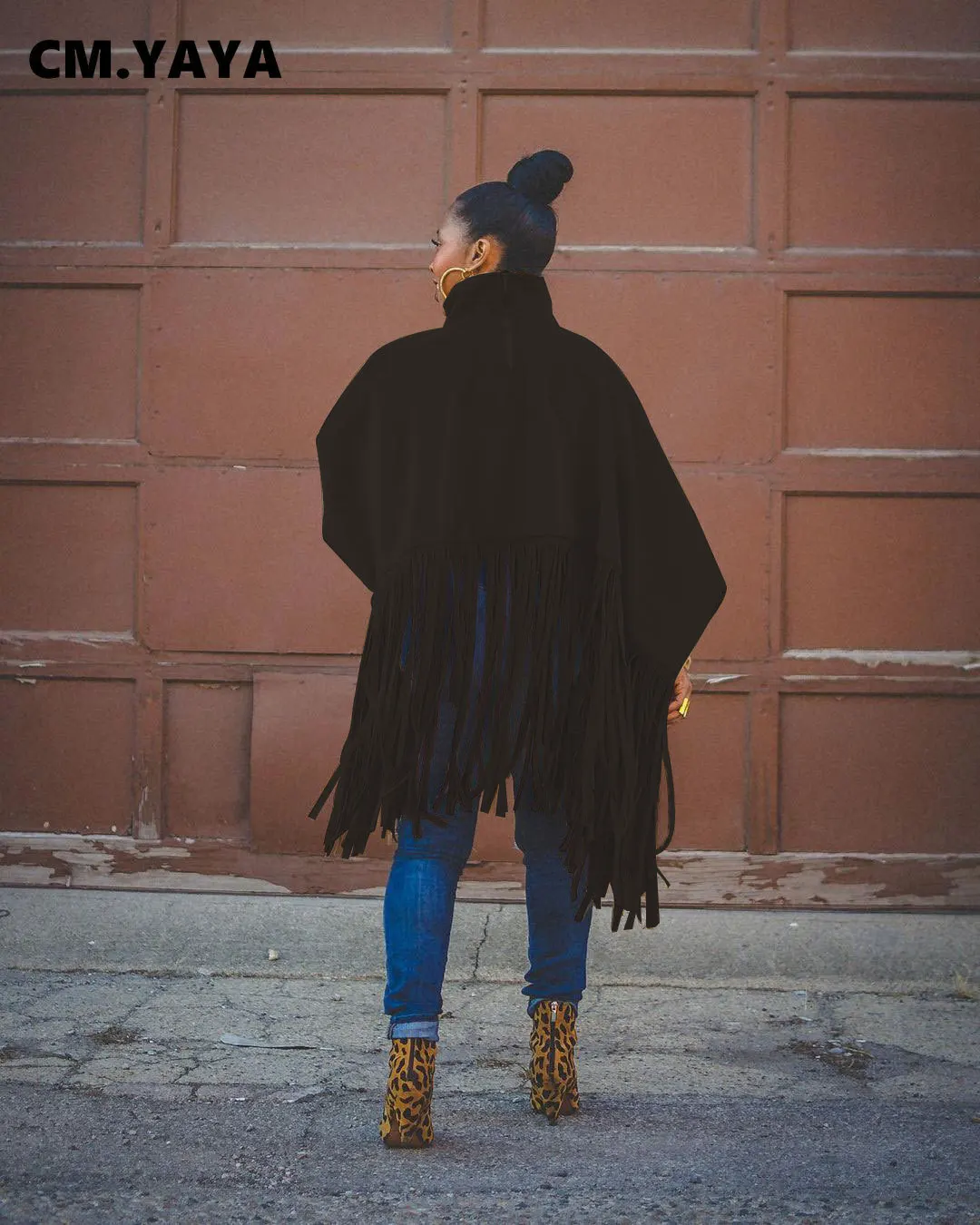 Женская накидка с кисточками на Подоле и рукавом летучая мышь |