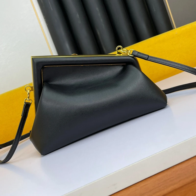 

Autumn and winter new First Design shoulder bag leather ladies party clutch bag fashion messenger bag clip bag, cloud bag gift