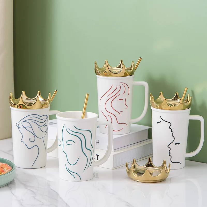

560ml Large Mug With Crown Lid and Gold Straw Ceramic Water Beer Juice Cups Travel Drinkware Creative Gift For Mom Girls Friends