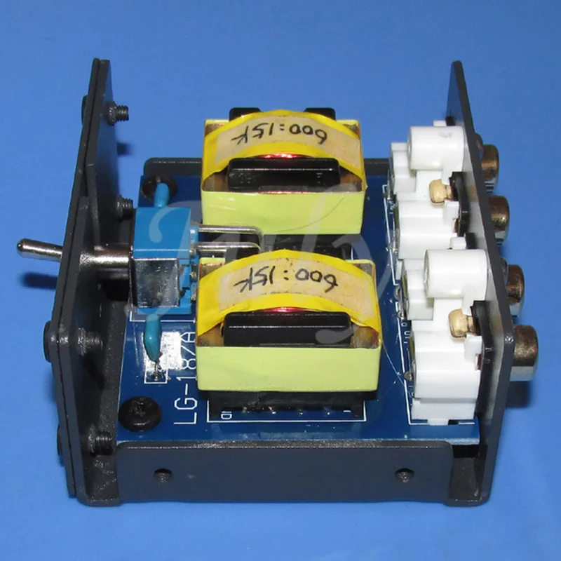 Аудиоизолятор с пассивным 5-кратным усилением 600Ω: 15K Permalloy transformer Select common ground switch -