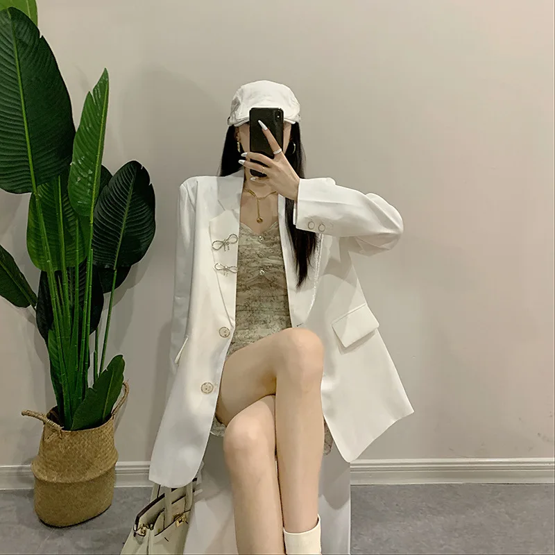 

2021 Spring and Autumn woman Casual suit jacket White loose style Long sleeve lapel High street coat