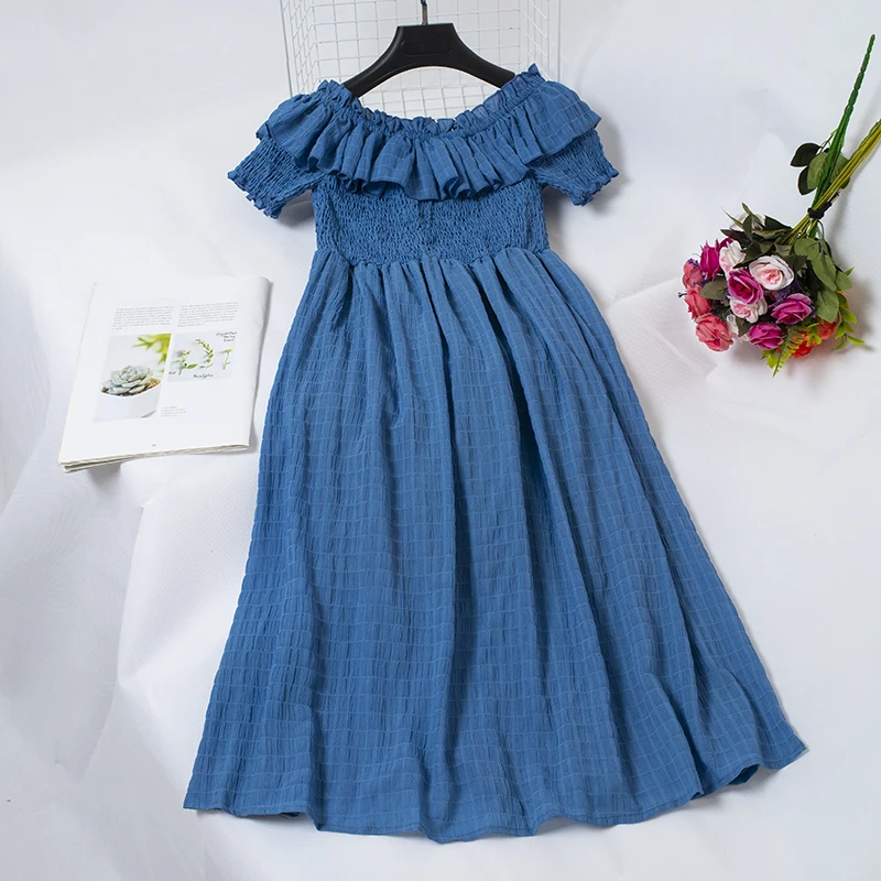 Элегантное женское летнее платье с вырезом лодочкой и расклешенными рукавами