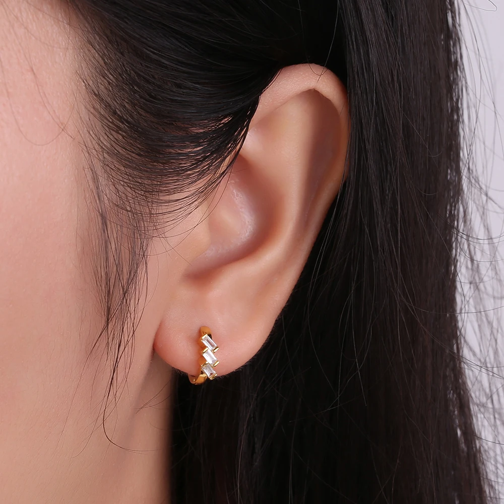 

Women's 2021 Summer New Small Hoop Earrings Silver 925 Gold Silver Shinny Zircon Ear Rings for Ladies Girls Birthday Party Gifts