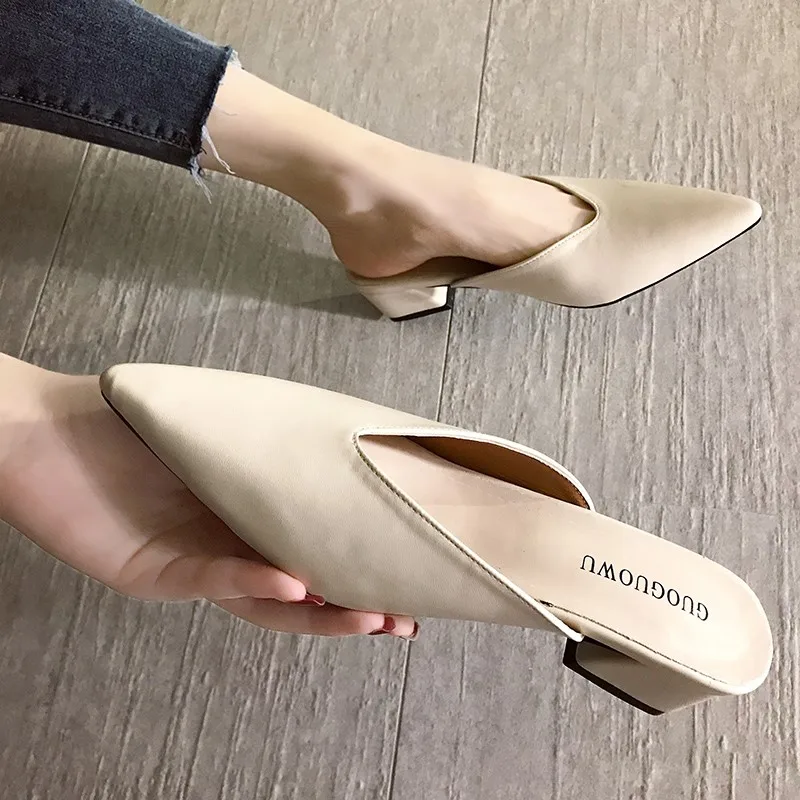 Летние модные женские шлепанцы с острым носком открытые белые дамские на низком