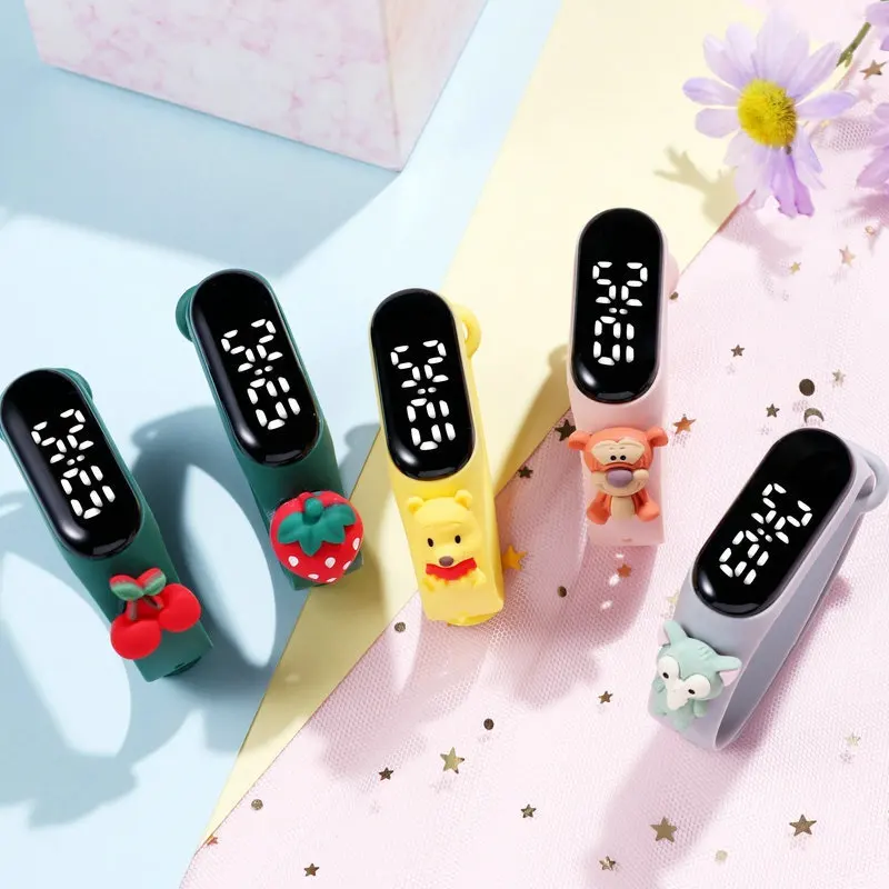 

Спортивные электронные часы с Микки и Минни, со светодиодной подсветкой