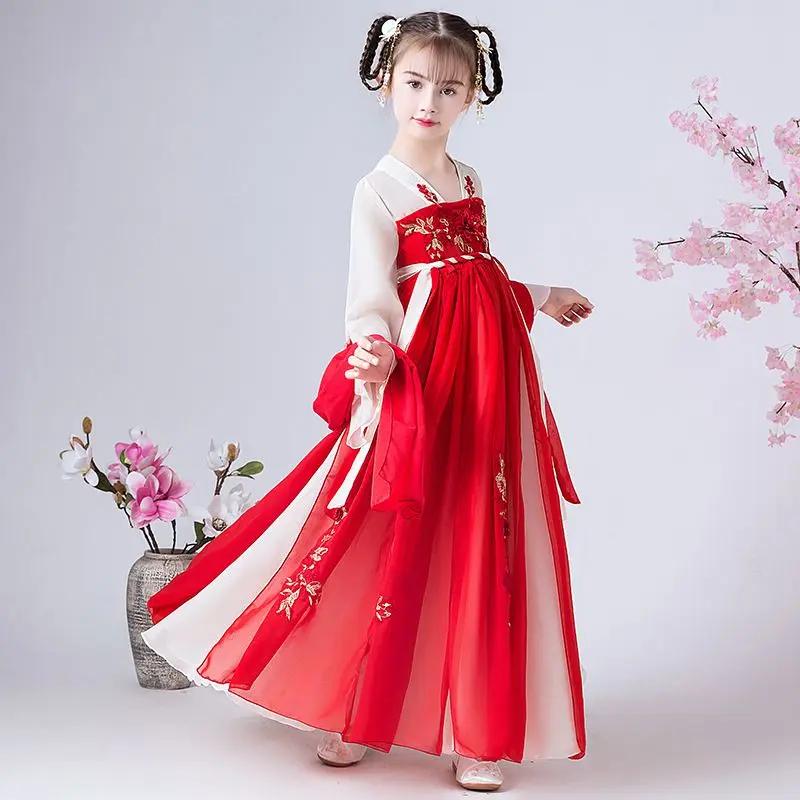 Китайское платье чонсам для девочки держащей букет невесты на свадьбе подружки