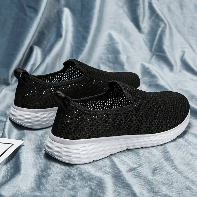 Summer Casual Lightweight Men's Running Shoes Breathable Mesh Slip on Sneakers Women Couple Outdoor Walking Designer Shoes Men