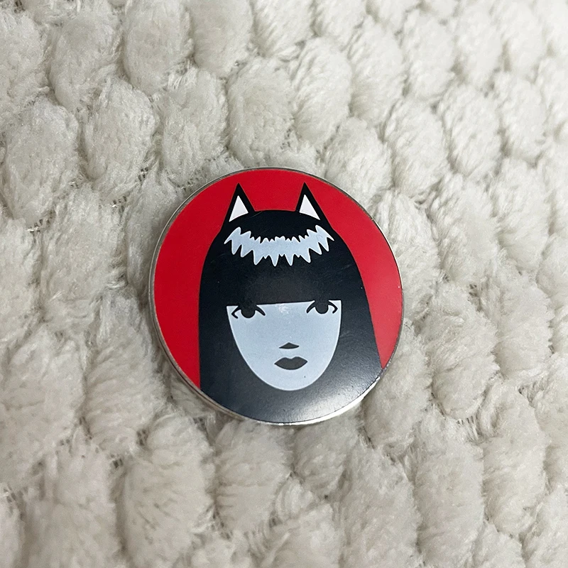 Эмалированная заколка Эмили в темной готике