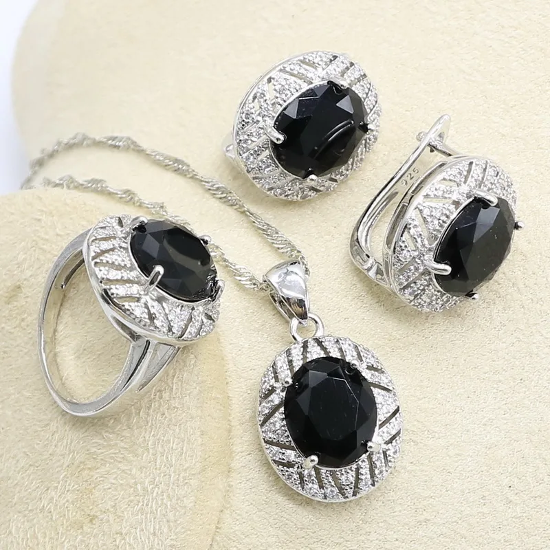 Браслет-кольцо с черным Цирконом серебристого цвета | Украшения и аксессуары