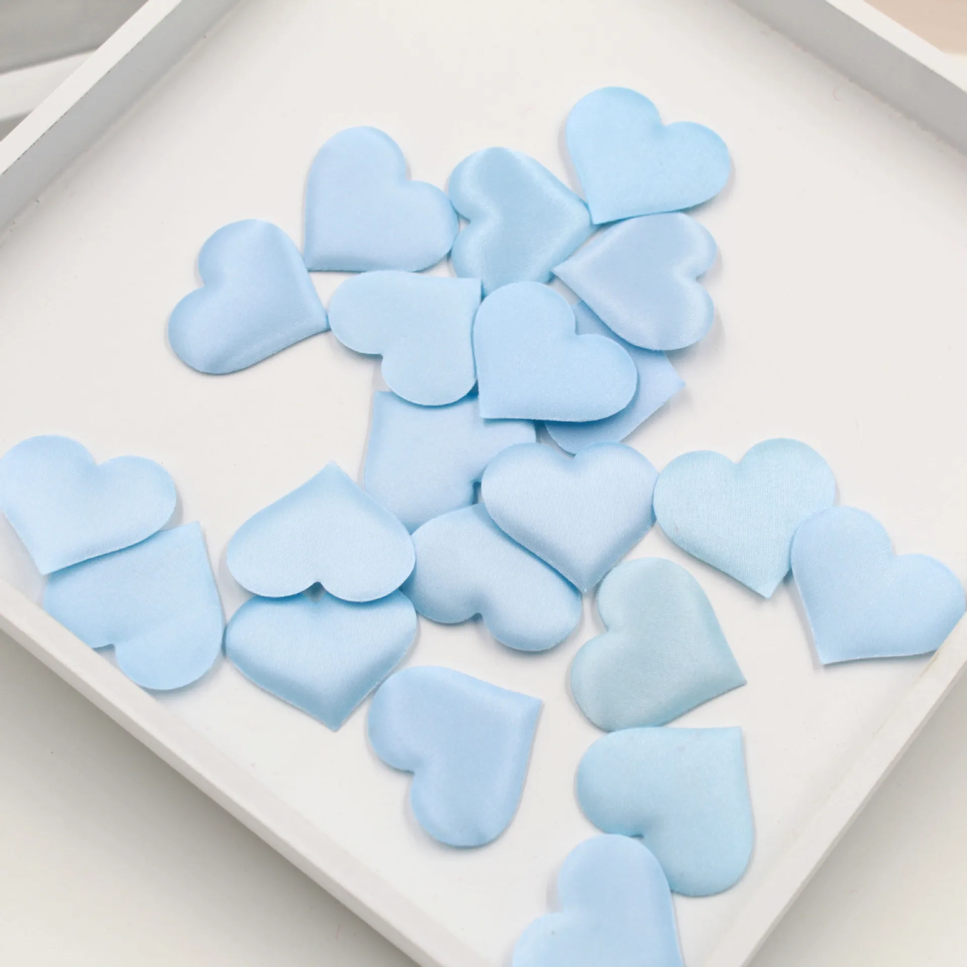 Blue 100 шт 3,5 см DIY сердце свадебные украшения из лепестков Атлас в форме сердца тканевый искусственный цветок лепестки Свадебные украшения - Цвет: Blue