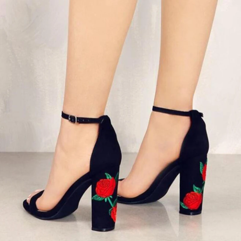 

2021 New Suede Shoes Woman Embroider High Heel Women Ethnic Flower Floral Party Shoes Plus Size Zapatos Mujer Feminino Zapatos