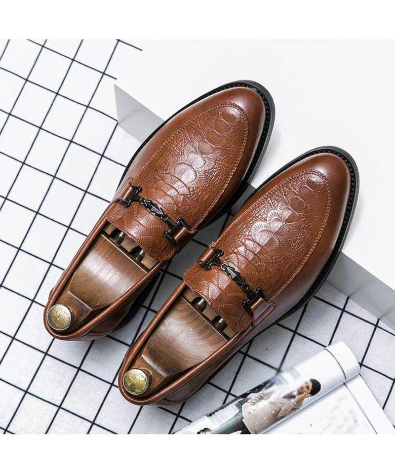

Men's Handmade PU Brown Metal Buckle Crocodile Pattern Loafers Low Heel Comfortable Fashion Trendy Business Casual Shoes 1KB015