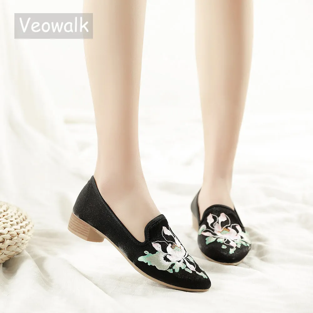 Veowalk/женские парусиновые Лоферы ручной работы с острым носком на плоской подошве