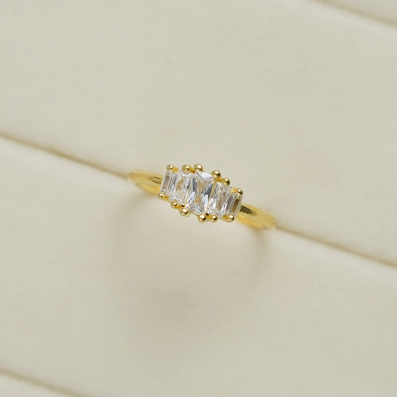 

Fashion in Europe and the noble fashion 925 sterling silver gold crown ring ms white zircon crystal clear crystal jewelry gif