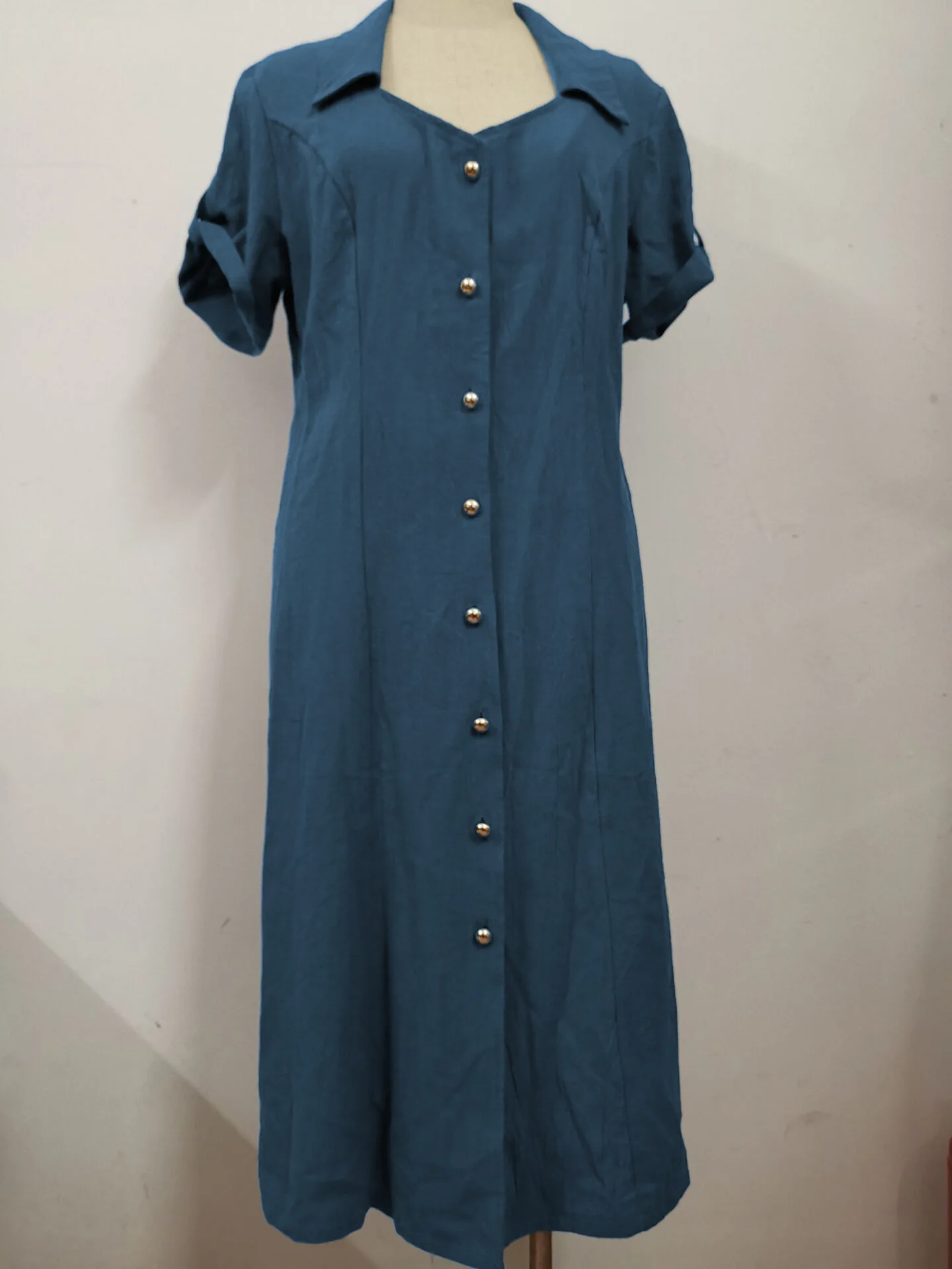 Женское летнее однотонное платье-рубашка макси с коротким рукавом и отложным