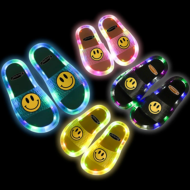 

Children's LED Slipper Luminous Jelly Summer Girls Slippers PVC Cartoon Smile Beach Sandals Kids Home Bathroom 2020 Footwear