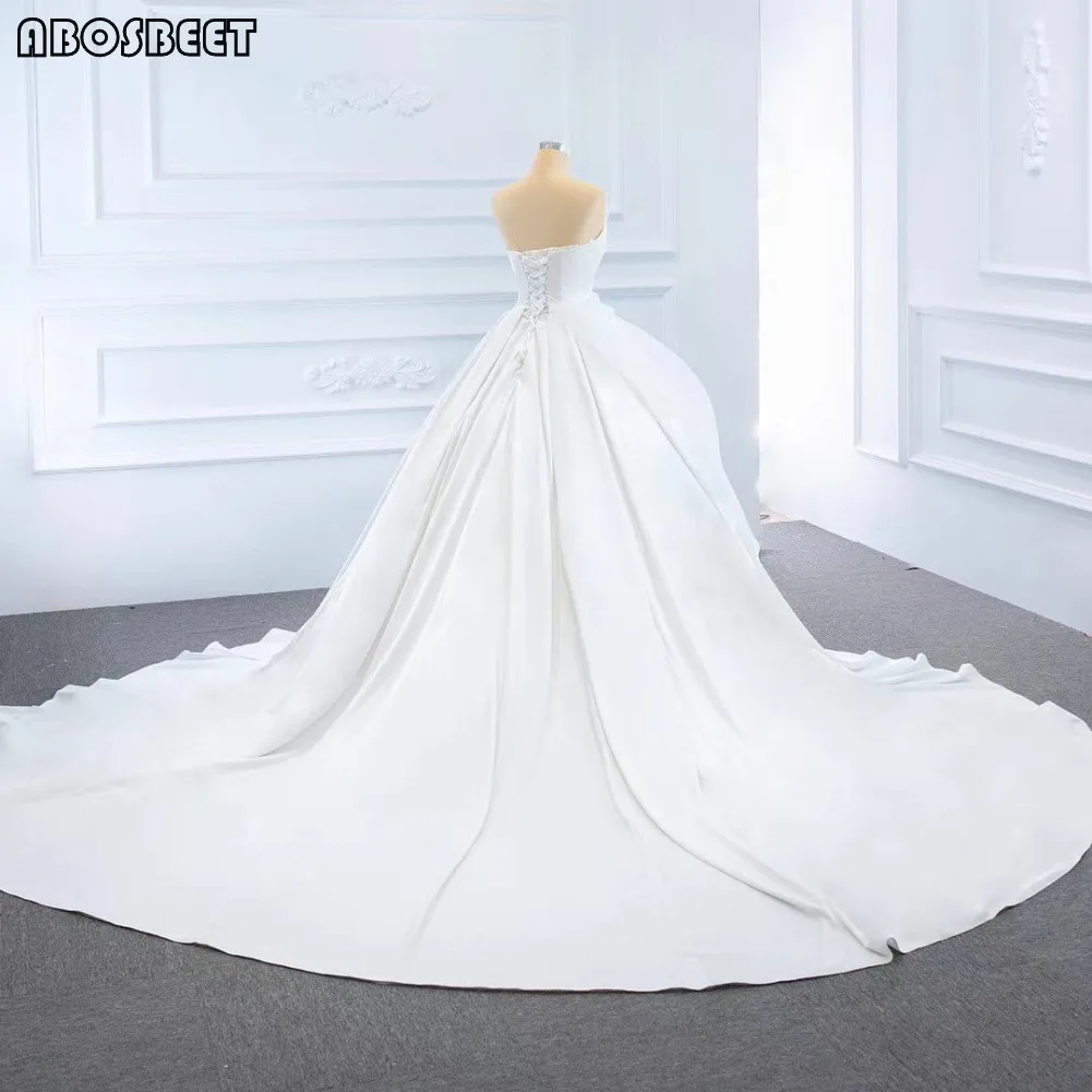 

Satin Ball Gown Wedding Dress with Long Train Plus Size Wedding Gown for Bridal 2021 Elegant Sweetheart Sleeveless Lace Up Back