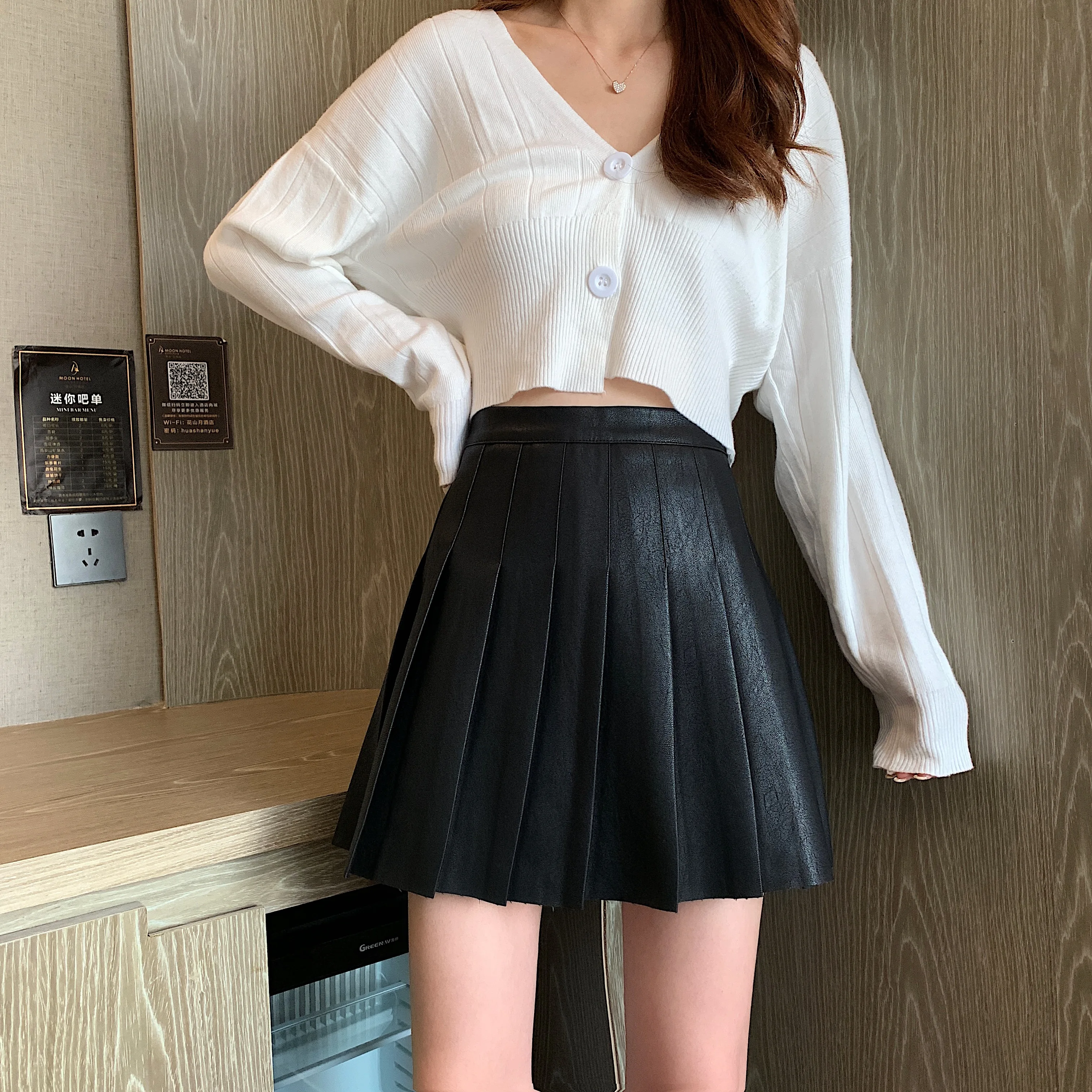 Женская Кожаная мини-юбка черная бежевая цвета хаки плиссированная юбка