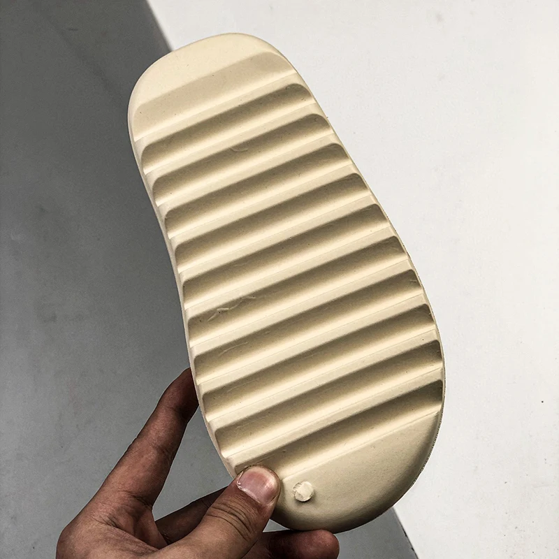 

Couple Home Soft Slippers Indoor Shoes Beach Ourdoor Light Flip Flops Thick Sole Non-slip EVA Flat Slides Men Women Kanye