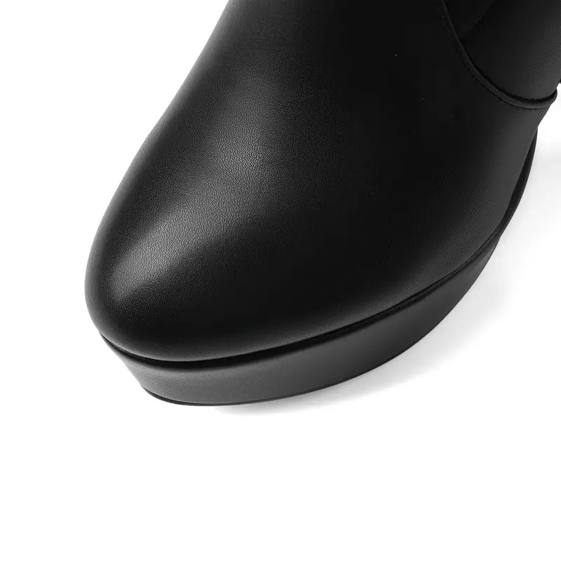 Ботфорты женские на платформе и толстом каблуке модные облегающие сапоги до