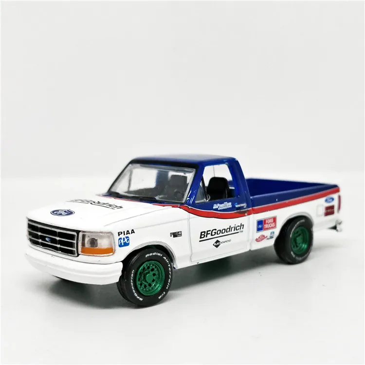 

Greenlight 1:64 1992 Ford F150 Pickup Truck BFGoodrich Chase Diecast Model Car Loose