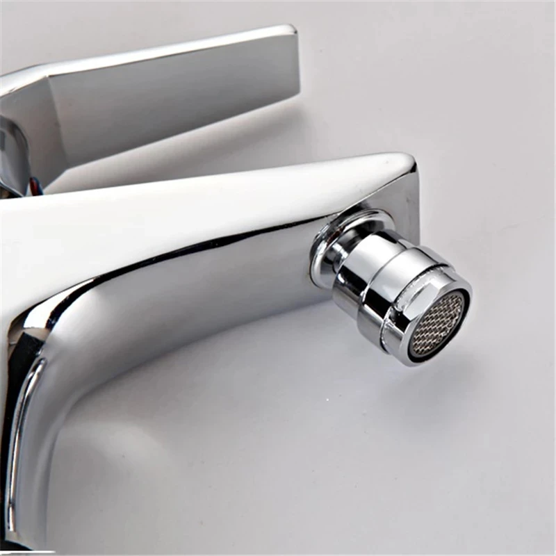 Ванная комната 360 градусов Поворотный Латунь экономии воды кран распылитель