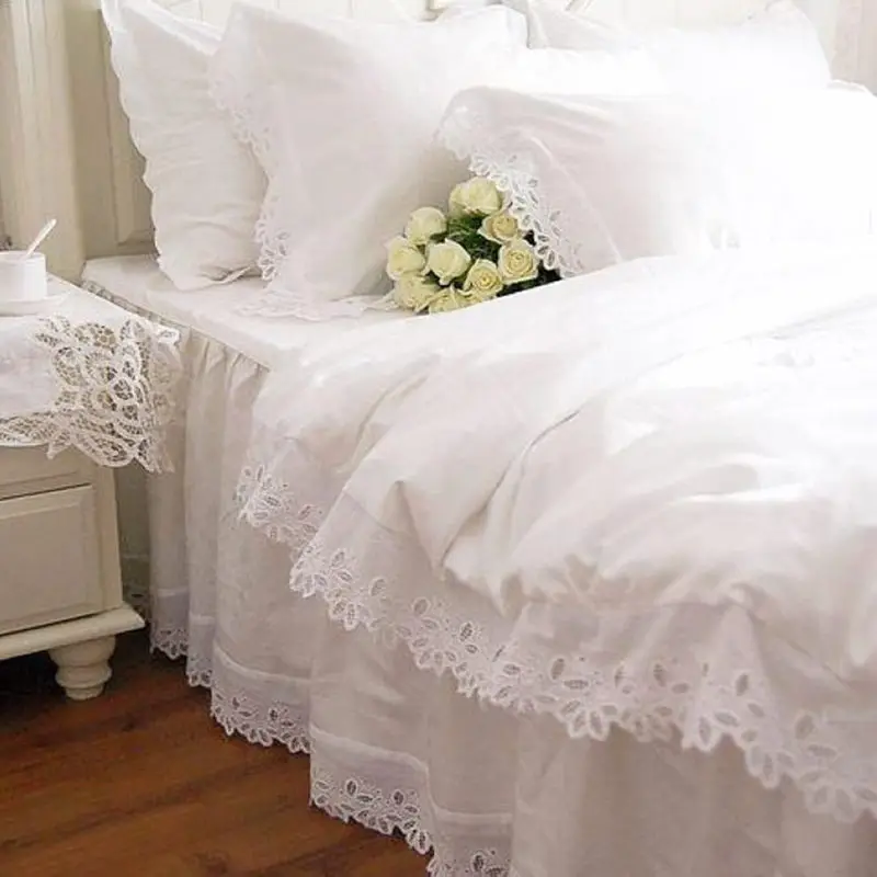

Fashion European Bedding Set White Satin Hollow Out Embroidery Bedding Duvet Cover Cotton Elegant Bedspread Lace Pillowcase
