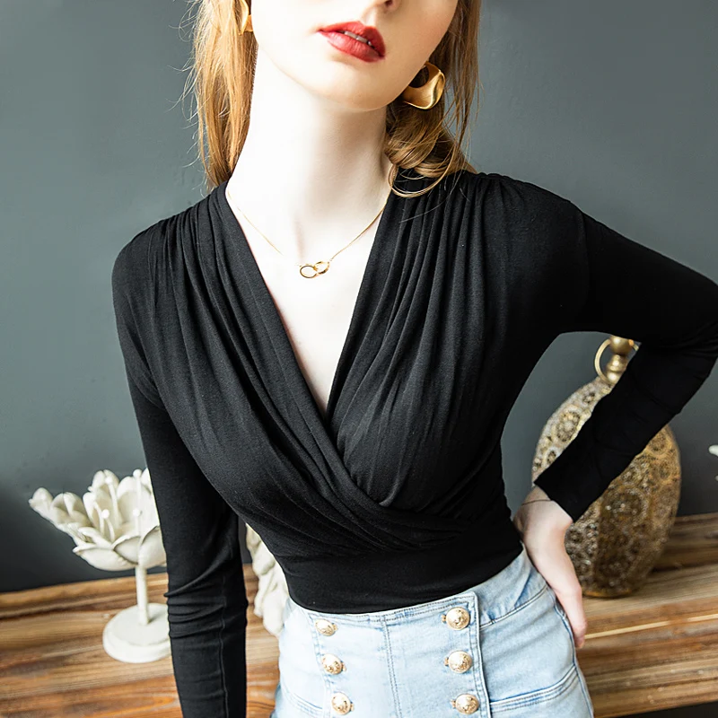 

Футболка женская с глубоким V-образным вырезом и длинным рукавом