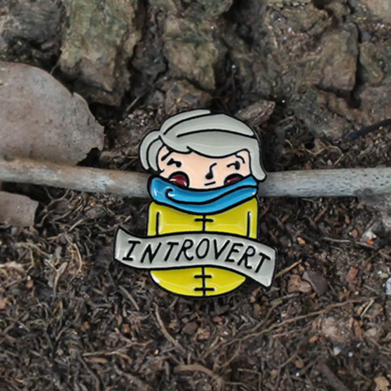 Introvert девушка эмаль значок мультфильм показать свою уникальность застенчивый