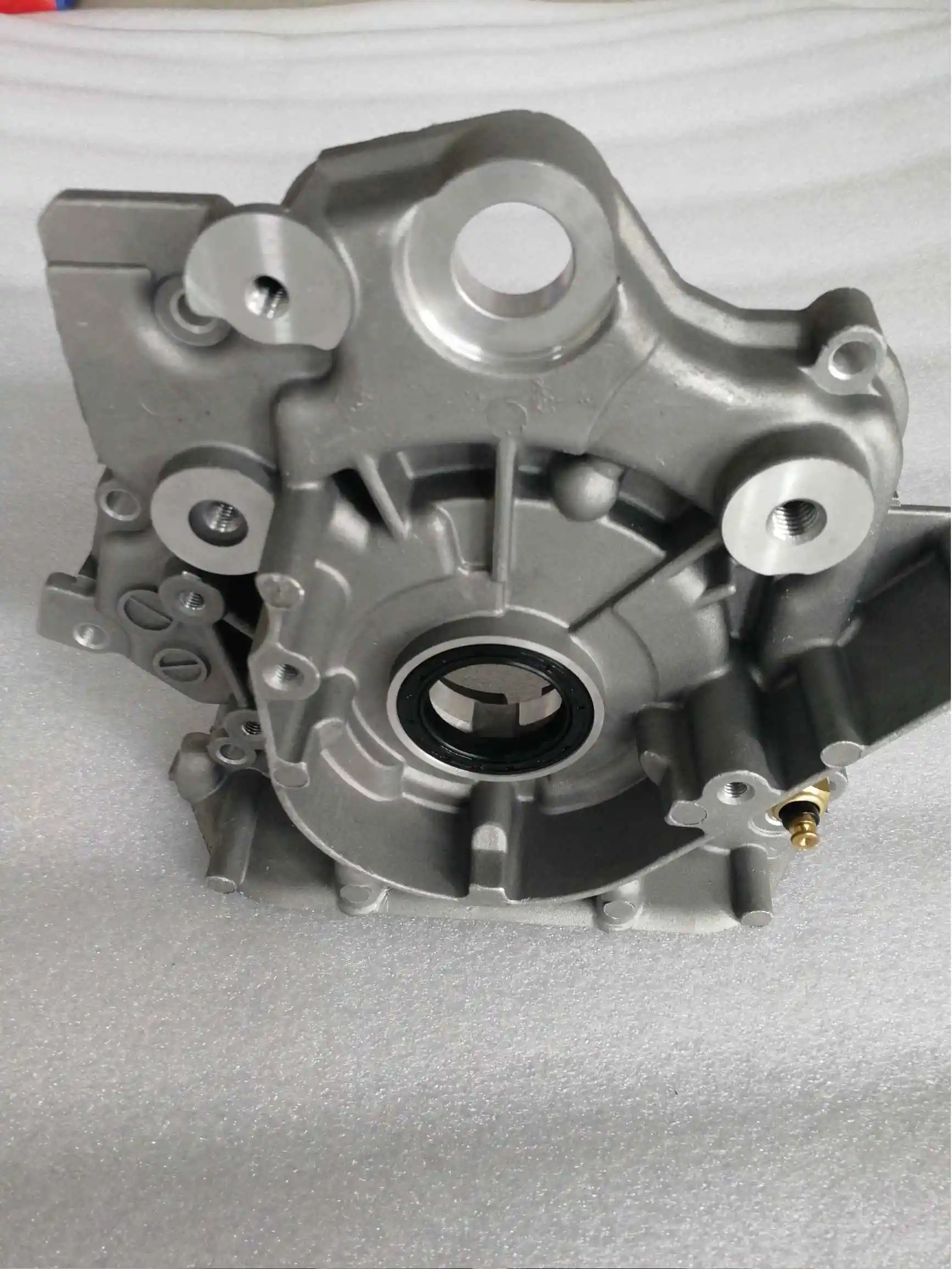 Высококачественный новый масляный насос для AUDI A4 A6 A8 OEM: 078115103D|Масляные насосы| |