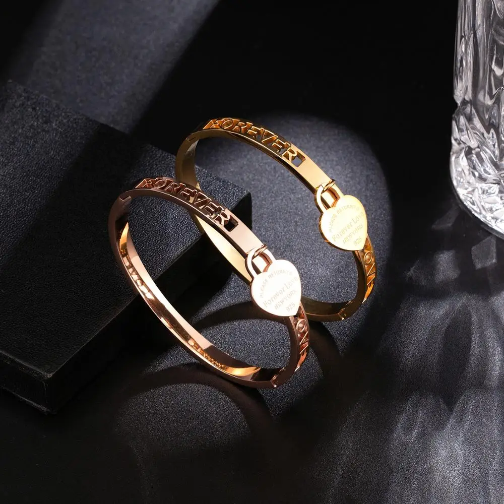 Браслет-манжета золотистый с сердечками модное Ювелирное Украшение для подружки