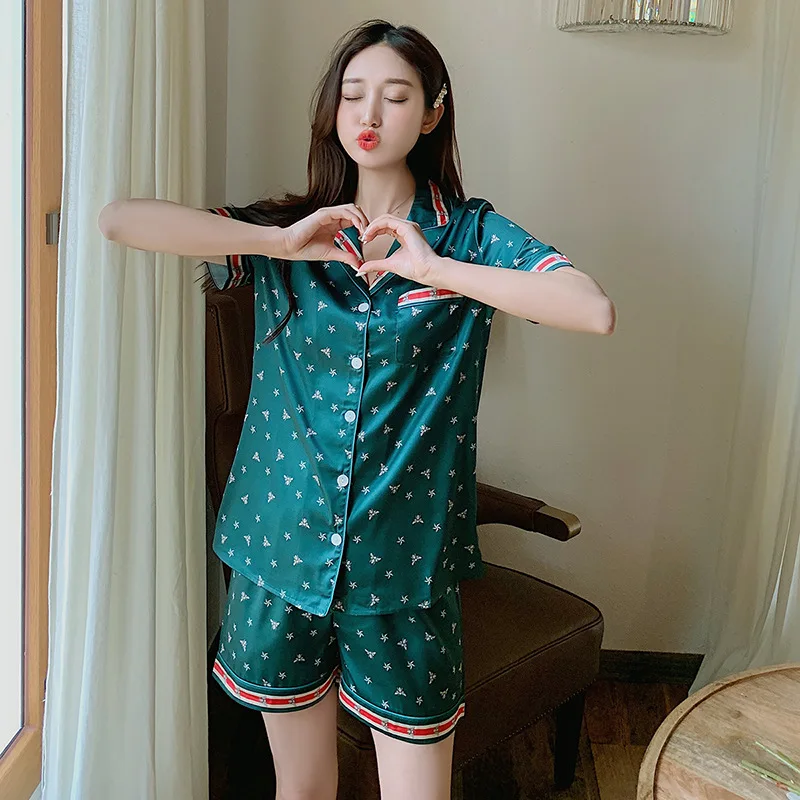 Пижама женская атласная с коротким рукавом и шортами | Женская одежда