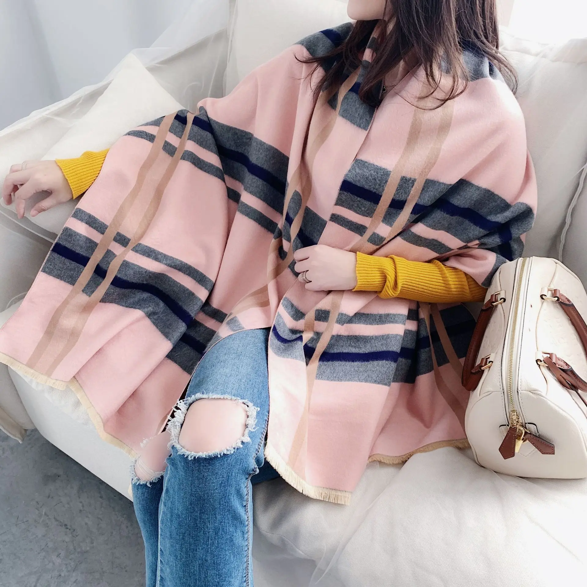 

Korean version of the new women's warm scarf striped summer air conditioning shawl in winter of 2019 Cashmere-like scarf woman