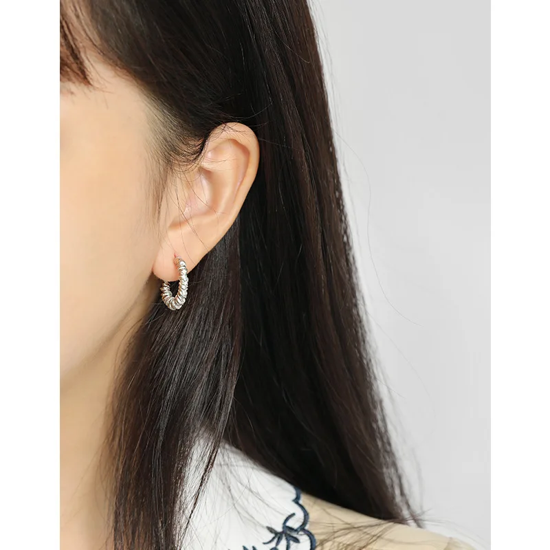 Серьги-гвоздики с вогнутой и выпуклой текстурой 13 5 мм х 4