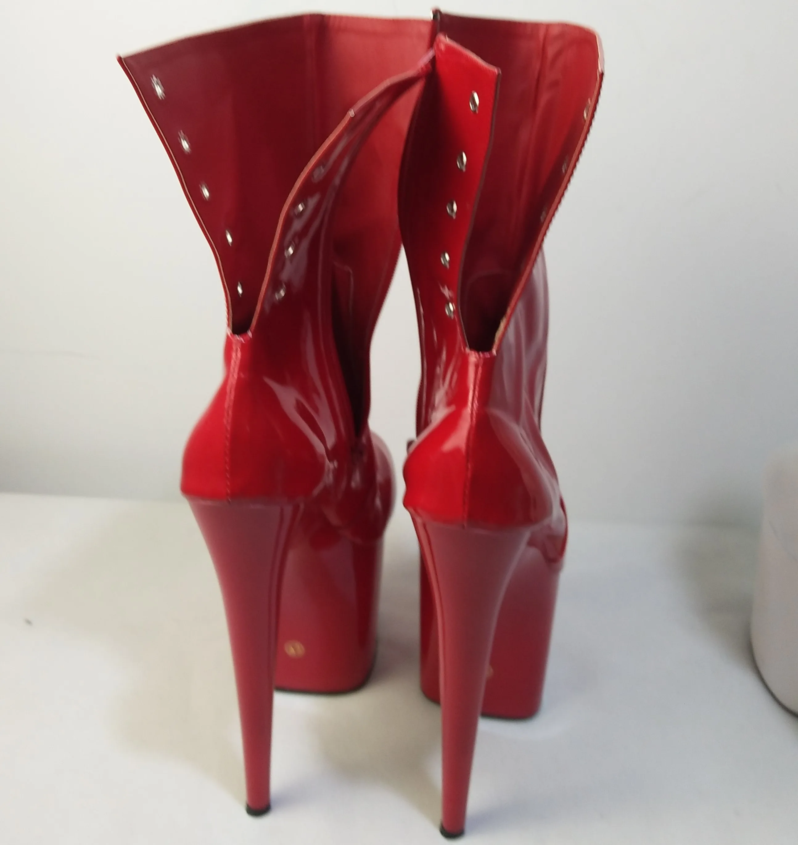 Пикантные Черные ботильоны из лакированной кожи на высоком каблуке 20 см низкий