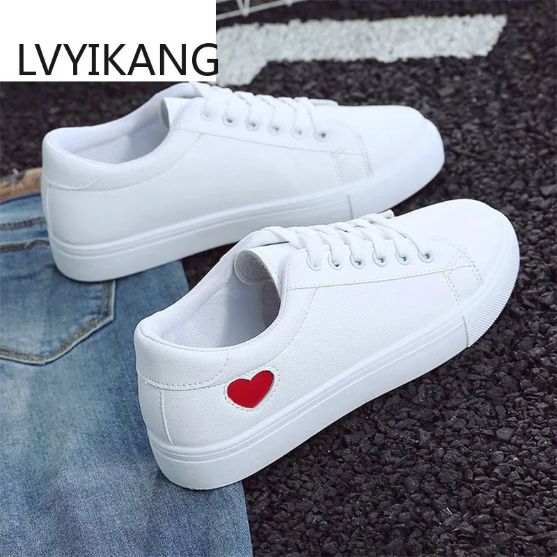 

Женские кроссовки из ПУ кожи, с сердечками, на плоской подошве