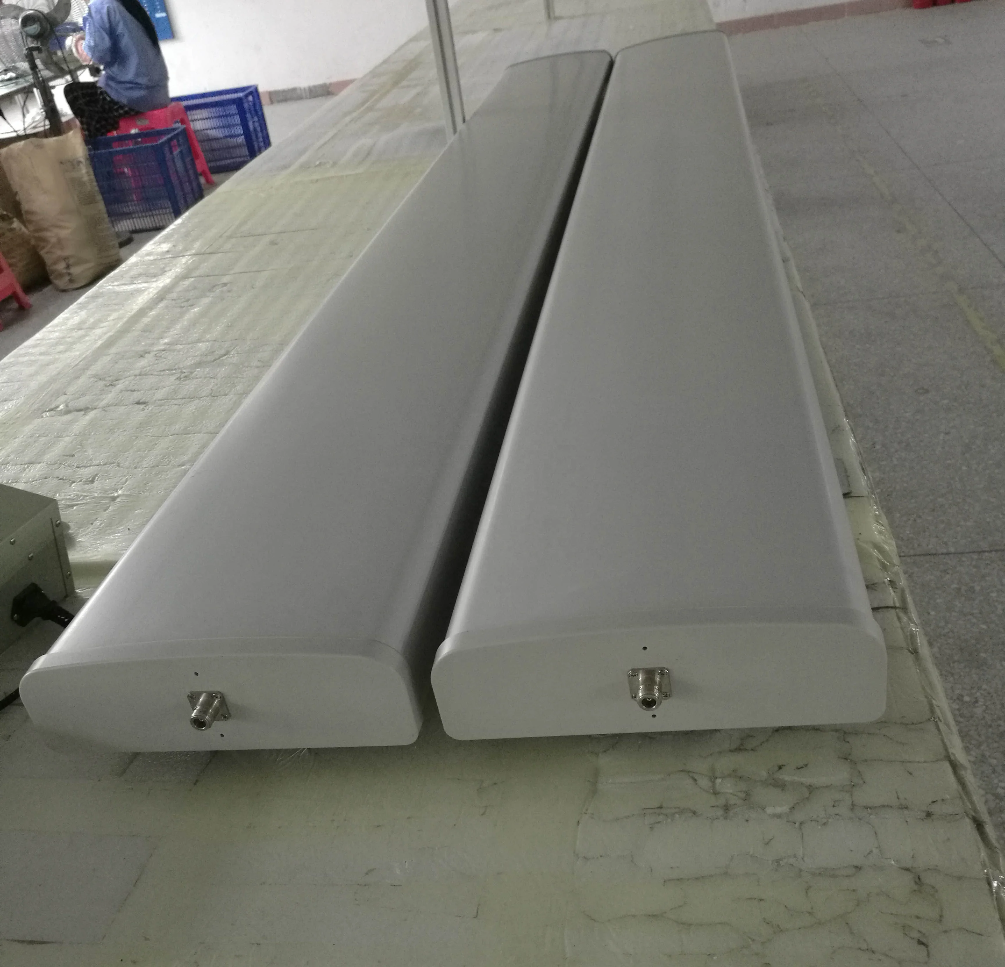 

806 - 960 MHz 17 dBi 90 degrees Directional Base Station Repeater Sector Panel Antenna gsm rfid 900mhz antenna