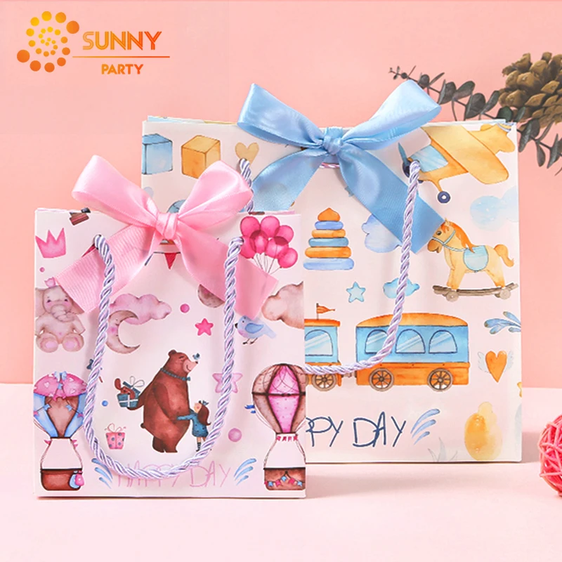 Розовый милый медвежонок бумажная упаковка синяя лента украшение мультфильм