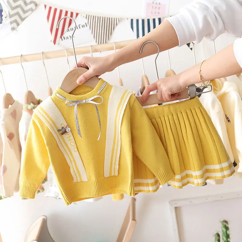 Костюм детский весенний из двух предметов свитер и короткое платье для девочек |