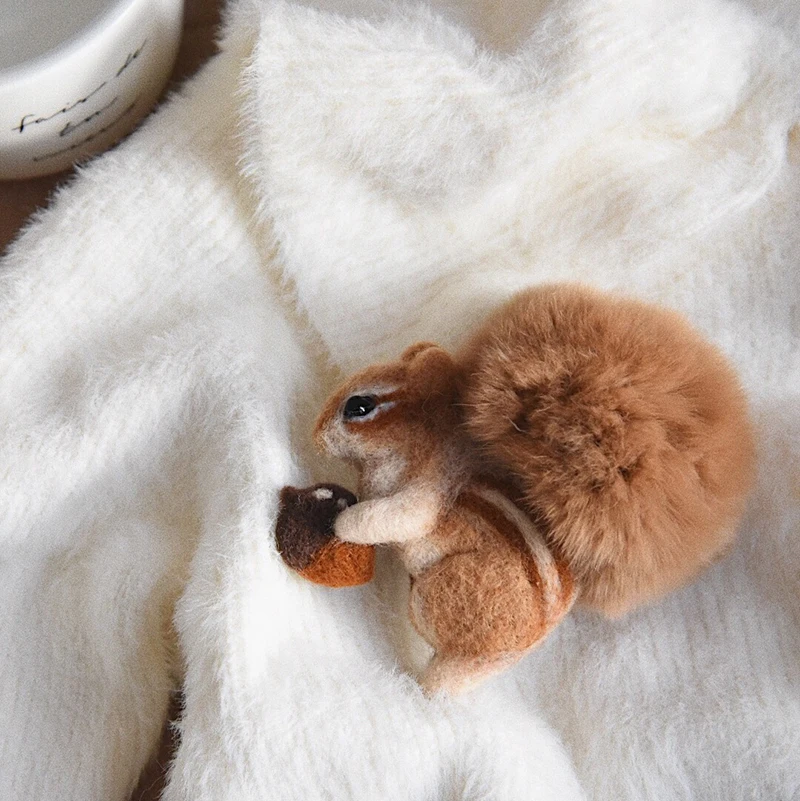 

2021 No Finish DIY Handmade Lovely Squirrel Wool Needle Felt Kit Package Women Girls Best Friend Handmade Gift Do Yourself Gift